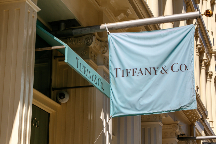 Tiffany and LVMH discuss price cut to settle deal dispute