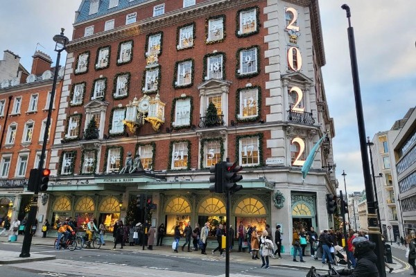 FORTNUM & MASON PICCADILLY Christmas Windows And Food 2022 